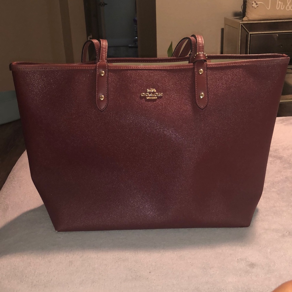 Coach Tote Bag - Burgundy ♥️